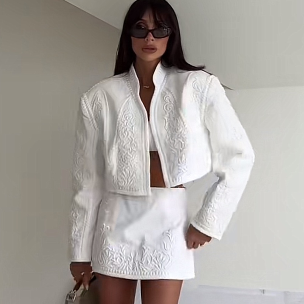 H&M STUDIO COLLECTION SPRING 2026
LINEN-BLEND BOLERO WHITE JACKET SIZE SMALL